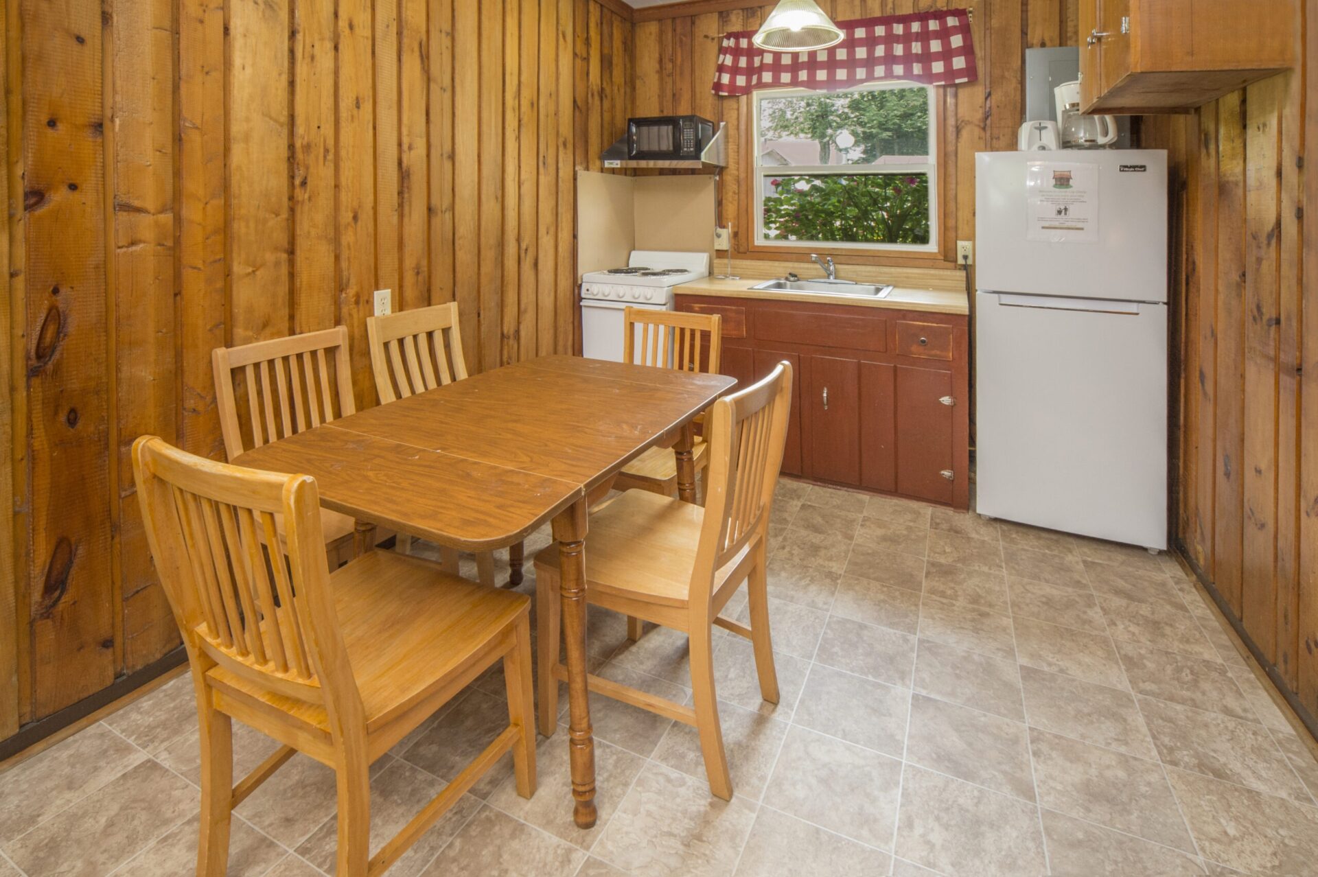 eat in kitchen with dining table