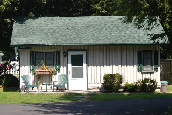Lake George Log Cabins, Cottages & Accommodations